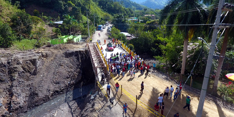 En tiempo récord construido y habilitado puente en Murca, La Palma