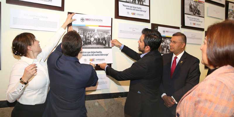 Maestros se toman el Salón de Gobernadores de Cundinamarca


