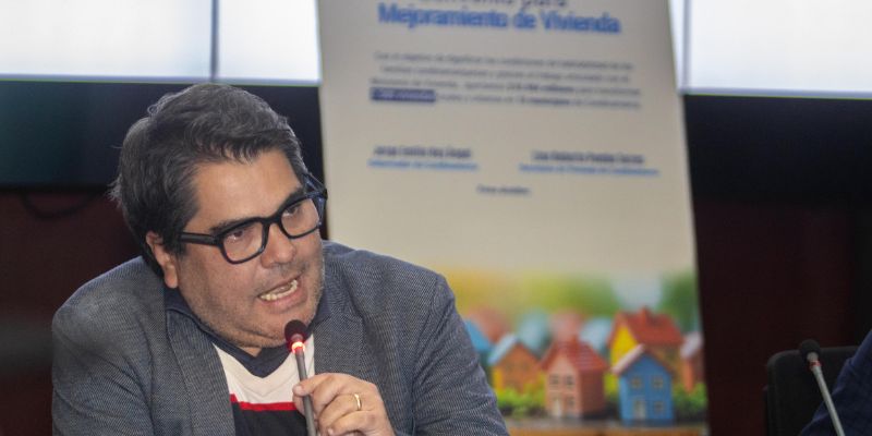 Gobernador Jorge Rey lidera mejora de 1.582 viviendas con inversión de $18.984 millones
