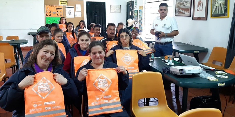 Campaña ‘vamos seguros al trabajo’ capacita a más de 200 actores viales de las floras en Sopó y Tocancipá

















