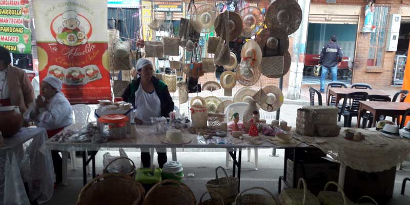 Primera Feria artesanal gastronómica en El Rosal