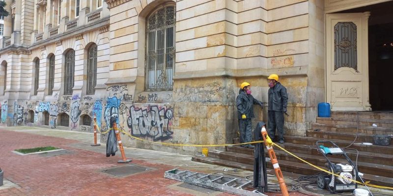 Culmina limpieza de fachada del Palacio San Francisco, edificio icónico de Cundinamarca en Bogotá