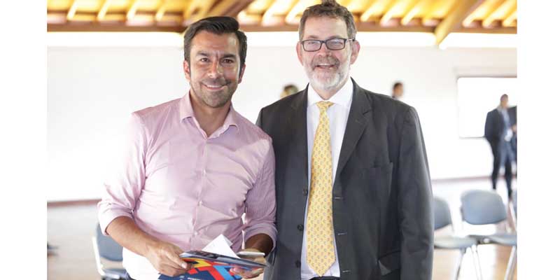 En la región la felicidad es un asunto serio



































