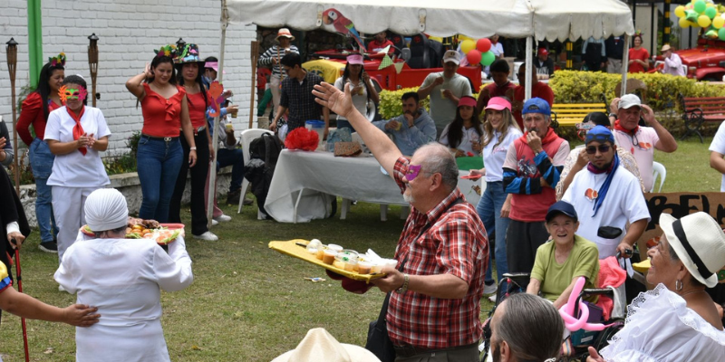 Usuarios de la Beneficencia celebran 156 años con muestras culturales y gastronómicas