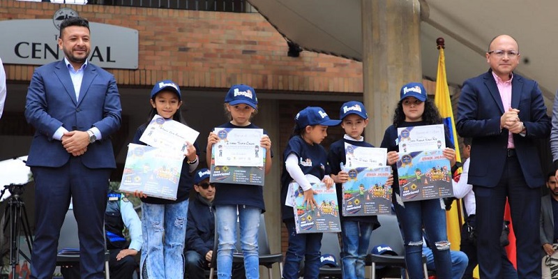 Dos mil niños y niñas se graduaron como ‘Patrulleritos Escolares’ por Cundinamarca



