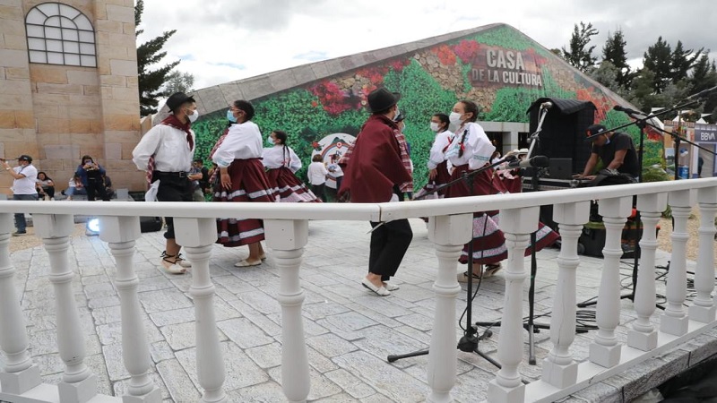 Los grupos folclóricos departamentales le ponen el son a ExpoCundinamarca