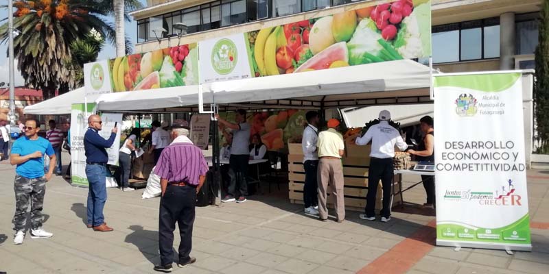Cajicá y Sibaté promueven el trueque de alimentos frescos por materiales reciclables

