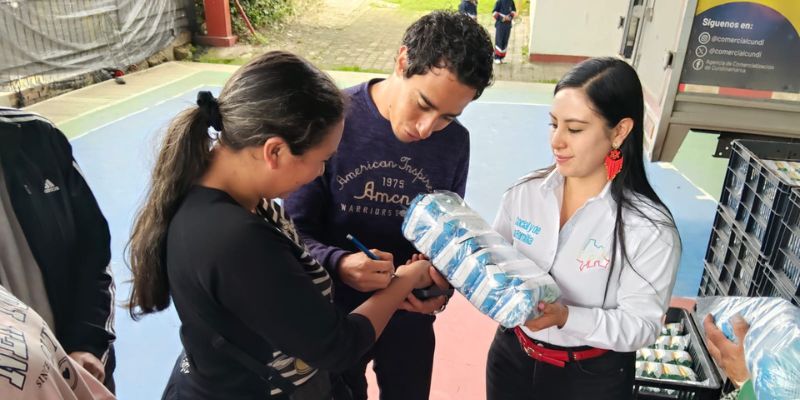 Más de 19.000 litros de leche son entregados a comunidades indígenas en jornada solidaria