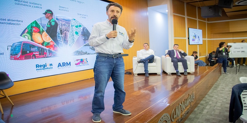 Gobernación y Región Metropolitana buscan soluciones colectivas para la movilidad en Cundinamarca
