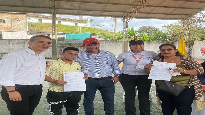 Cundinamarca entrega títulos de propiedad a familias campesinas de La Palma
