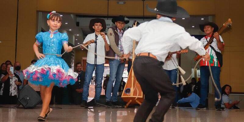 Agrupación de danza Merecure de Paratebueno contagió de alegría y joropo a la Gobernación de Cundinamarca