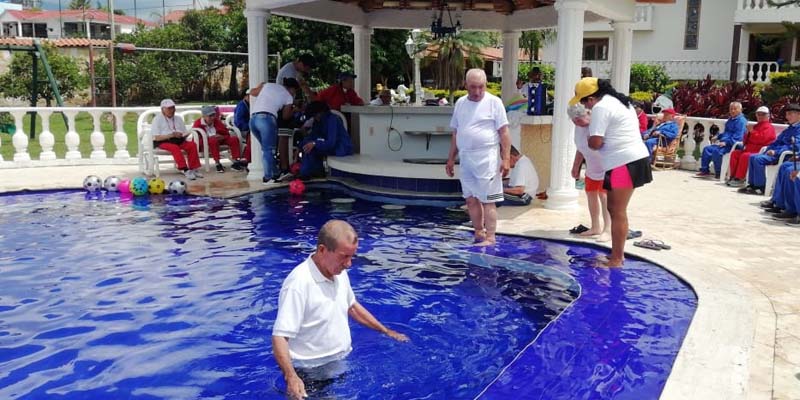 Adultos mayores del Centro Bienestar del Anciano Belmira disfrutaron un día de campo




