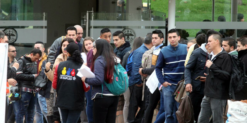 Empleo sí hay. 4.300 puestos ofrecen el SENA y la gobernación de Cundinamarca en la plazoleta de la Paz


















































































