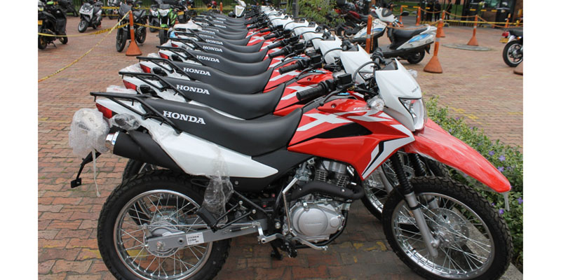 Gobierno entregó 21 camionetas y 27 motocicletas para fortalecer la seguridad en el departamento 













