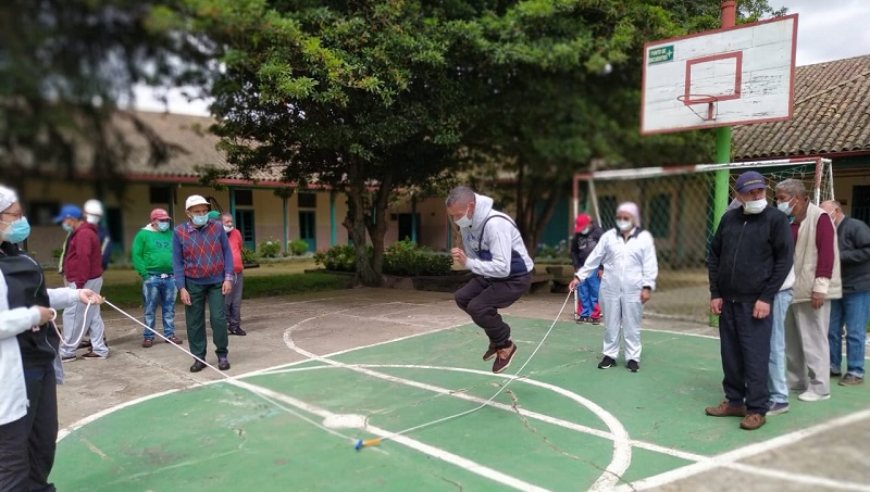 Centro masculino especial La Colonia promueve actividad física de los adultos mayores

