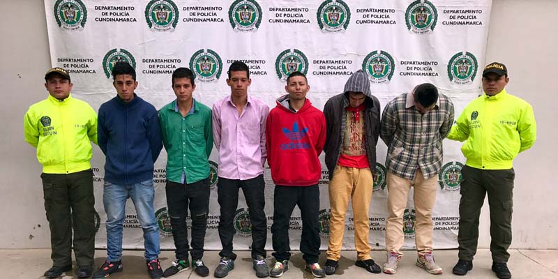 Capturados delincuentes que azotaban establecimientos de comercio en Soacha


























































