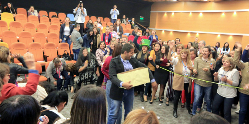 Más de 400 funcionarios participaron en diplomado ‘Embajadores de la felicidad’




























