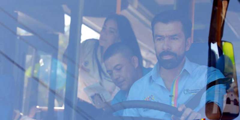 Cerca de $3.700 millones en buses escolares para disminuir la deserción











