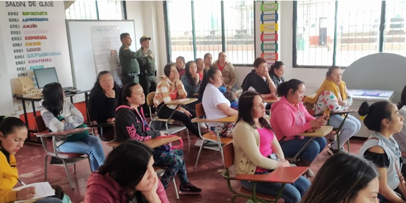 Mujeres campesinas de San Bernardo se capacitan como empresarias del campo



