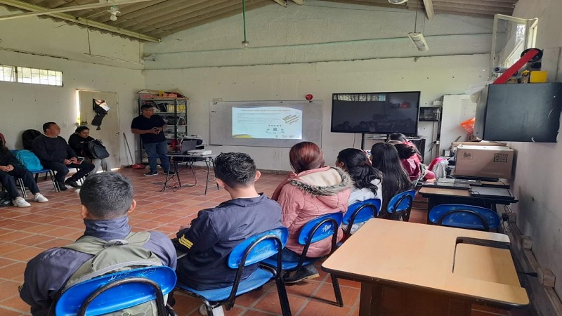 Comunidades rurales participan en los talleres Importancia del uso de las TIC


