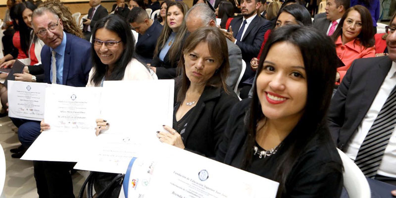 Gobernación de Cundinamarca gradúa los primeros servidores públicos en servicio al cliente 







