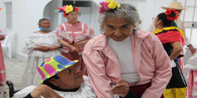 Centro de Bienestar del Anciano San Pedro conmemoró Día Mundial de Las Artes
