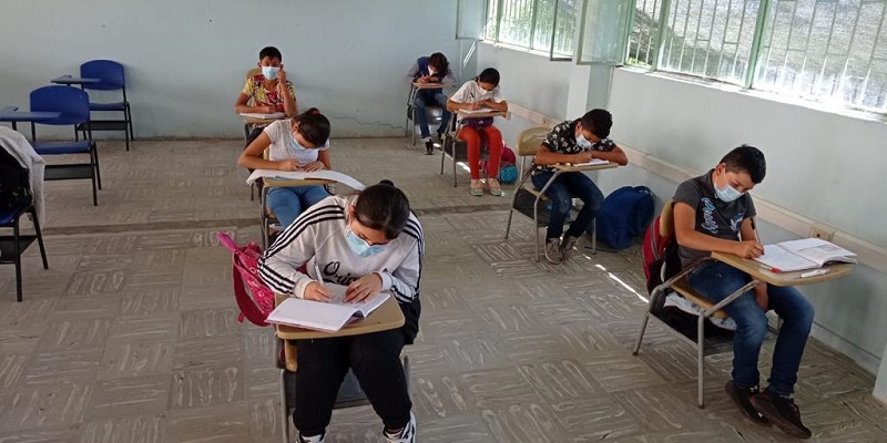 Gobernador Nicolás García invita a padres de familia a que matriculen a sus hijos en las instituciones educativas 
