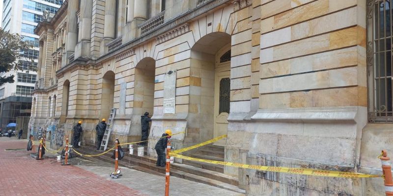 Culmina limpieza de fachada del Palacio San Francisco, edificio icónico de Cundinamarca en Bogotá