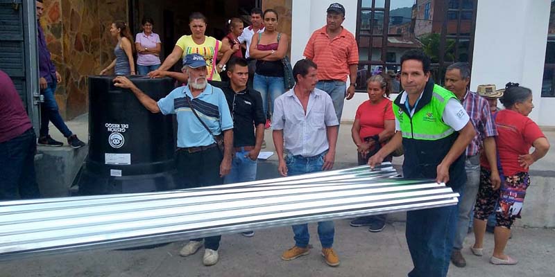 Continúa entrega de ayudas humanitarias en Caparrapí, Yacopí, Pandi y Cabrera

