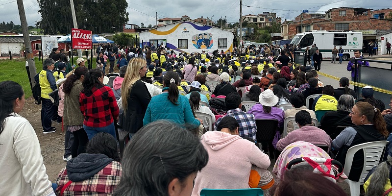 Más de 200 mujeres en Cogua recibieron orientación sobre pensiones y ahorro para la vejez



