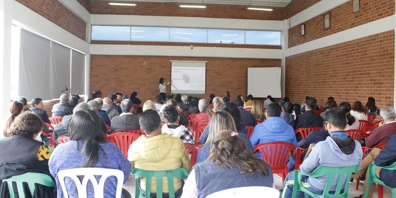 Maestros cundinamarqueses se capacitan en el manejo de emociones para transmitir felicidad y bienestar