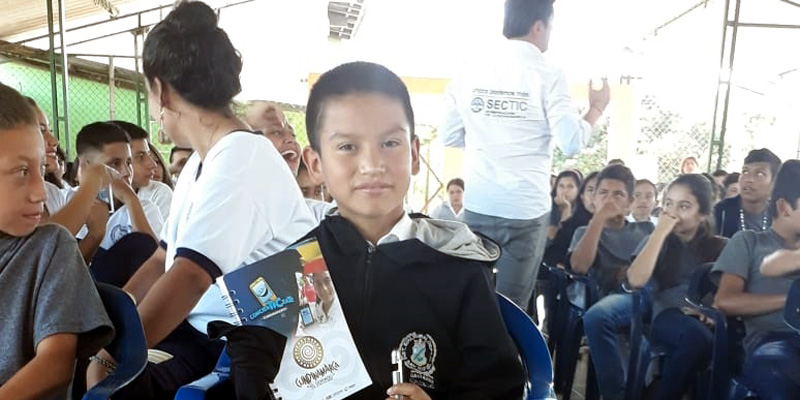 Estudiantes de Rionegro, se benefician con el programa de sensibilización, ConcienTICzate













