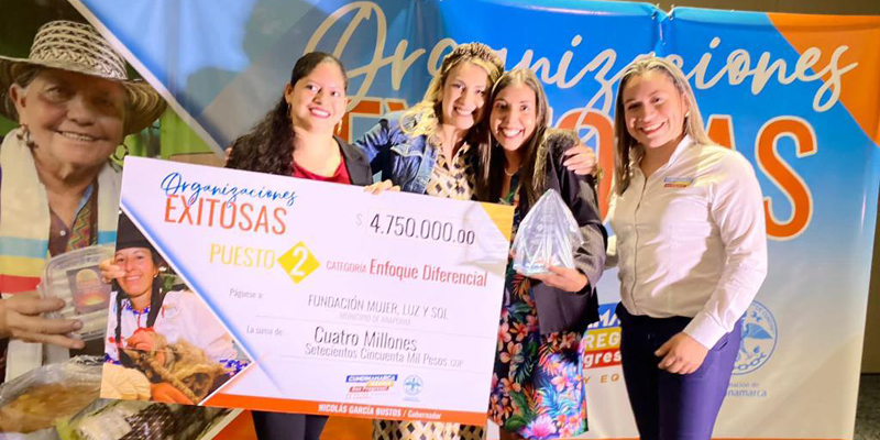 Entrega de reconocimientos a las organizaciones exitosas