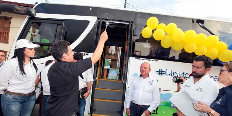 Cerca de $3.700 millones en buses escolares para disminuir la deserción











