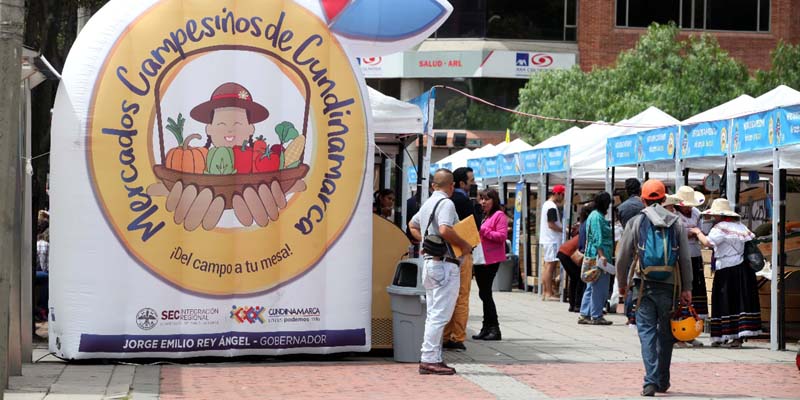 Buenos precios, millonarias ventas y productos de excelente calidad en los Mercados Campesinos 


























































