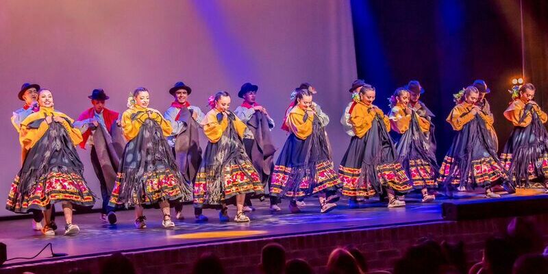 De Soacha para el mundo, el grupo artístico, Amanecer Colombiano, ¡vuelve a Europa!