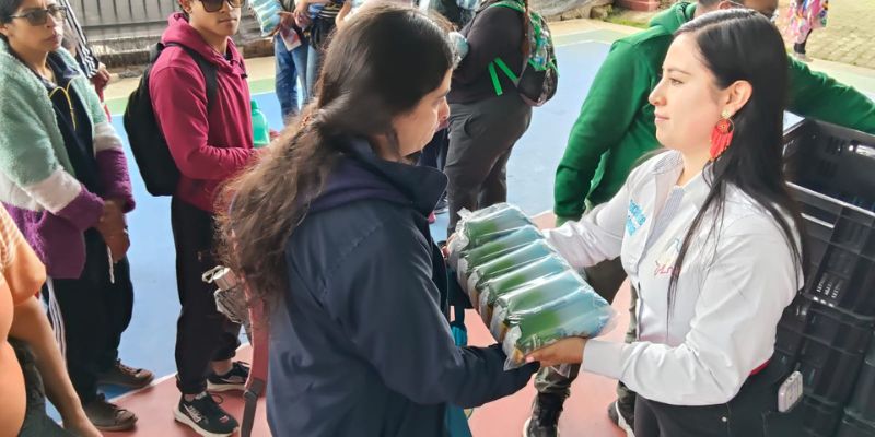 Más de 19.000 litros de leche son entregados a comunidades indígenas en jornada solidaria
