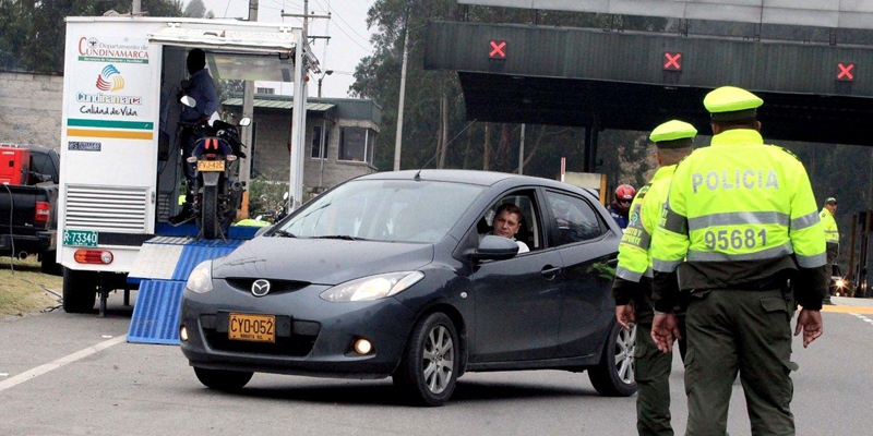 Este puente festivo autoridades de movilidad de Cundinamarca lo acompañan en la vía









