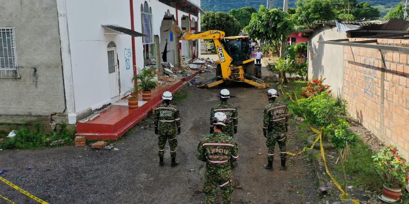 A un mes del sismo en Paratebueno y Medina, avanzan acciones de mantenimiento vial y demolición de viviendas afectadas