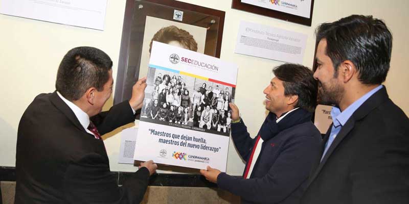 Maestros se toman el Salón de Gobernadores de Cundinamarca



