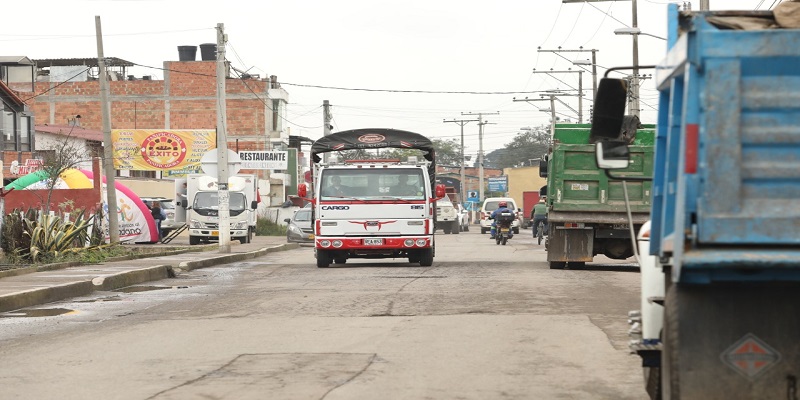 Transportadores en paro en vías de Cundinamarca inician despeje de tramos por acuerdo con la Gobernación y el Distrito Capital