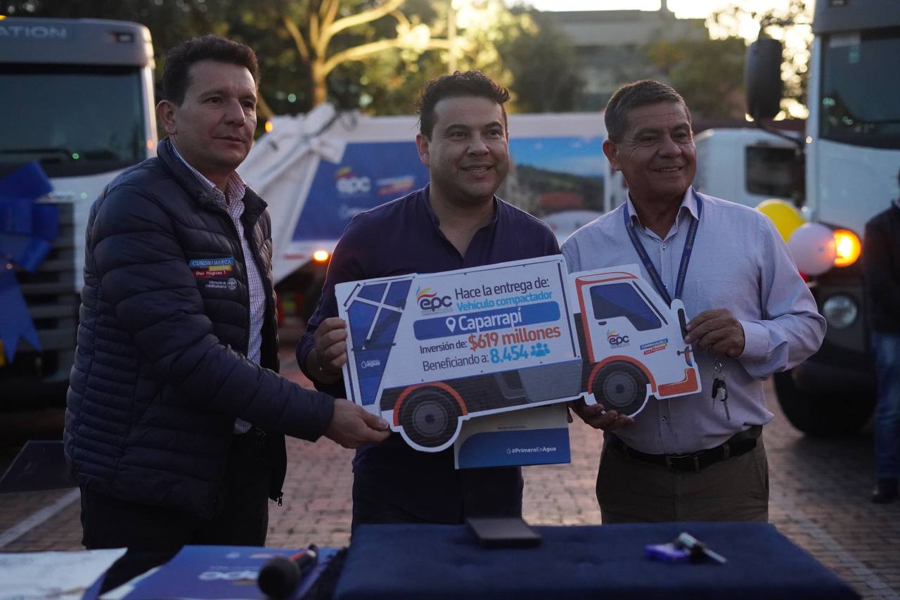 Tres compactadores y 4.400 equipos para gestión de residuos sólidos para 37 municipios