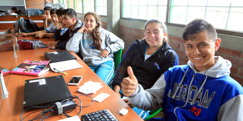 Aprendices rurales del Sena en Pacho, nuevos Embajadores de la Felicidad





