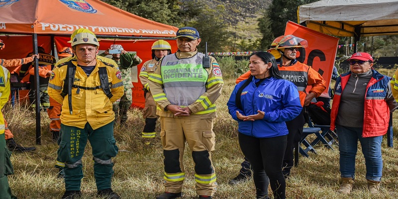 Avanzan labores para extinguir incendio forestal en Mosquera