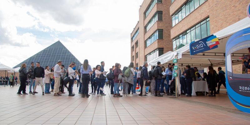 Feria de empleo para trabajar en RegioTram de Occidente