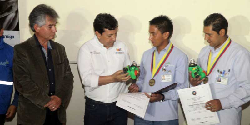 Con éxito culminó Primer Encuentro Minero Ambiental de Proveedores Mineros y de Transporte













































































