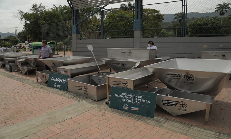 Gobernación entrega maquinaria al sector panelero por valor de $4.345 millones