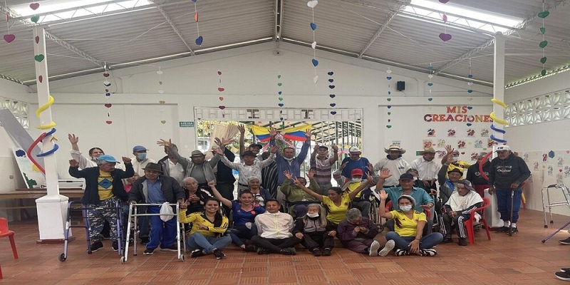Rumba terapia promueve bienestar de las personas mayores en el Centro de Protección Social Belmira
