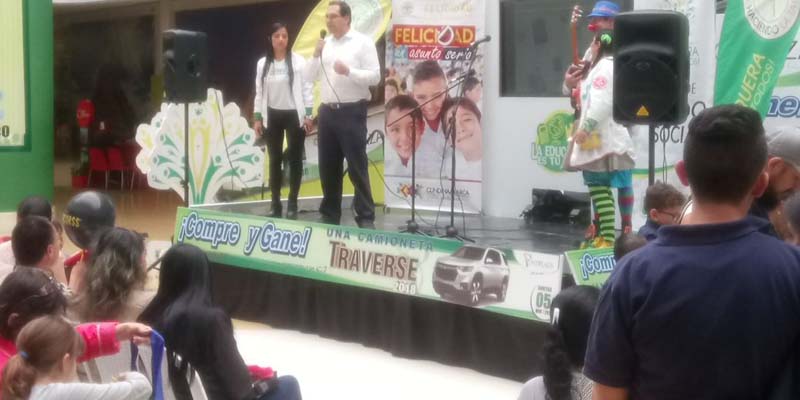 La felicidad es tarea de todos en el departamento







































