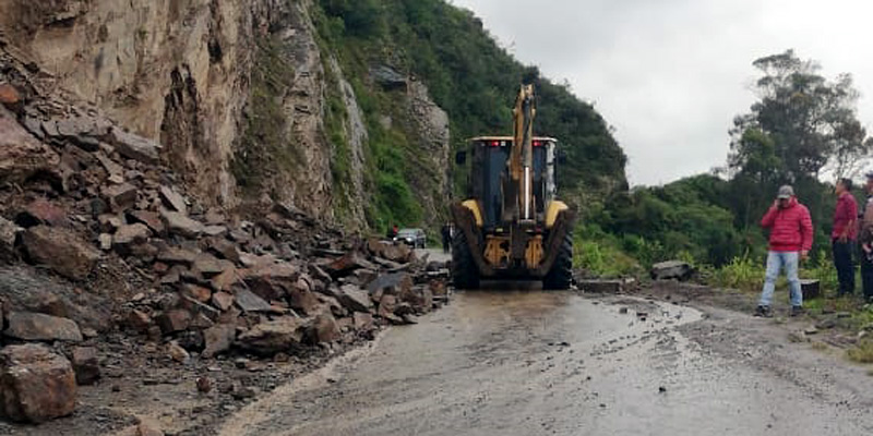Habilitado paso de vehículos 4x4 por el sector El Cobre en la vía Gutiérrez-Guayabetal


























